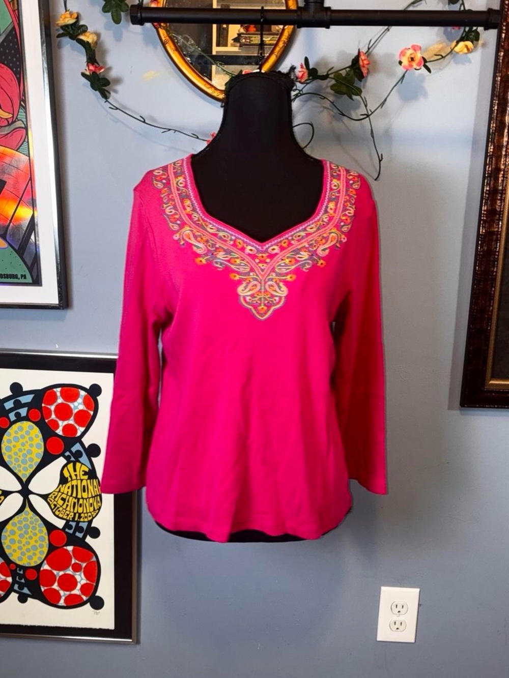 Bright fuchsia Rafaella blouse with colorful embroidered V‑neck (L)